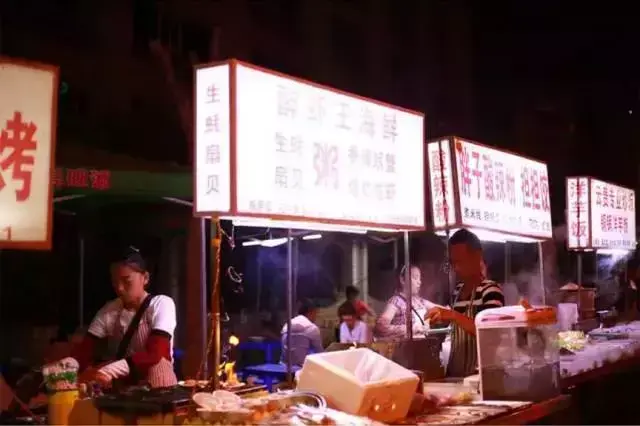 一览昆明最火爆12条夜市街 昆明夜市地摊一条街在哪里