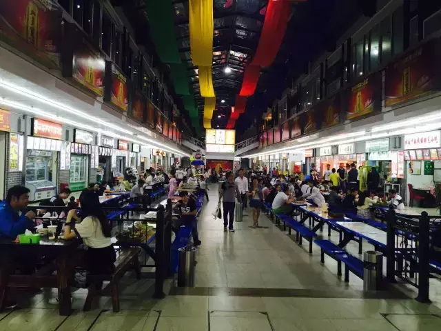 一览昆明最火爆12条夜市街 昆明夜市地摊一条街在哪里