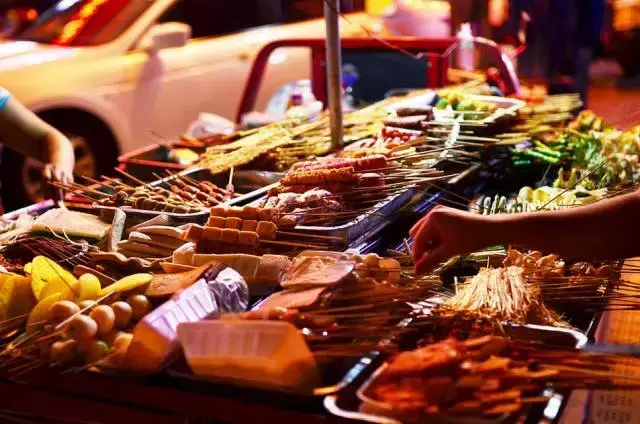 一览昆明最火爆12条夜市街 昆明夜市地摊一条街在哪里