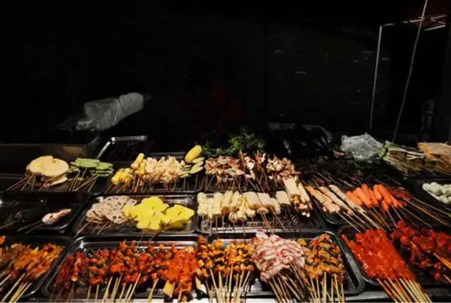 一览昆明最火爆12条夜市街 昆明夜市地摊一条街在哪里