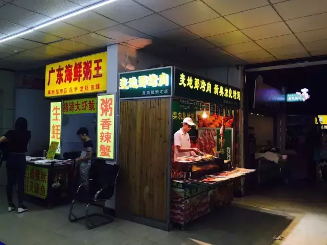 一览昆明最火爆12条夜市街 昆明夜市地摊一条街在哪里