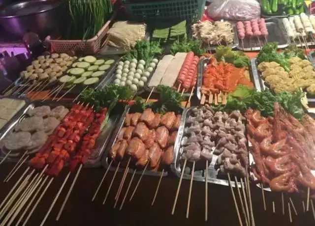 一览昆明最火爆12条夜市街 昆明夜市地摊一条街在哪里