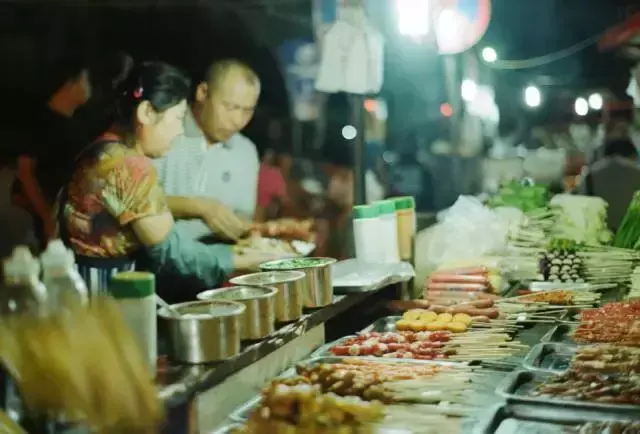 一览昆明最火爆12条夜市街 昆明夜市地摊一条街在哪里