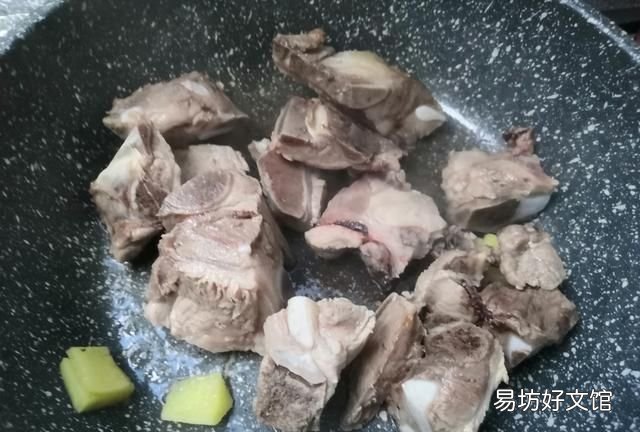 排骨湯怎么燉，排骨湯燉什么好吃又有營養