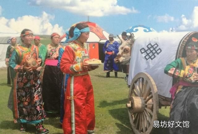 内蒙古的传统服饰蒙古袍蕴含着哪些文化内涵