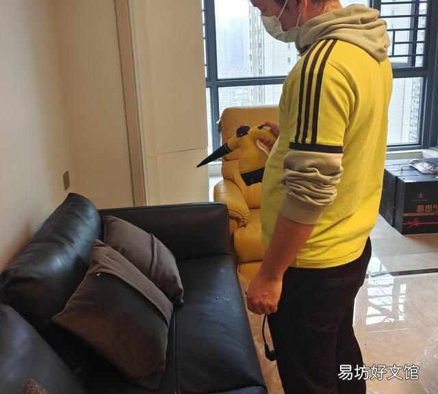 新买的真皮沙发味道大怎么办