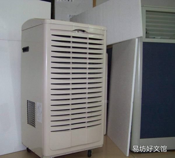 屋里很潮湿有什么办法，屋里潮湿怎么解决 开空调有用吗