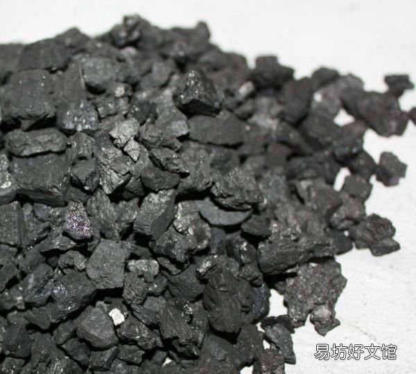 屋里很潮湿有什么办法，屋里潮湿怎么解决 开空调有用吗