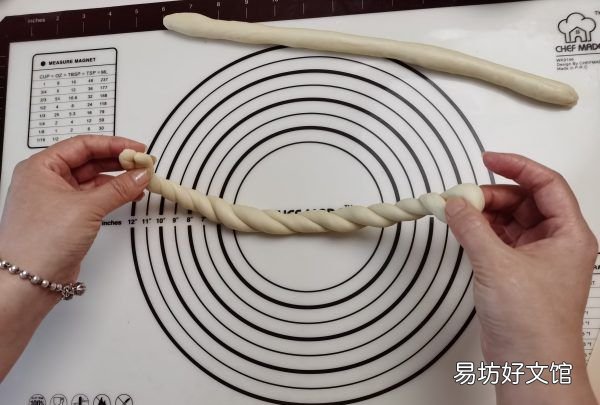 怎样炸麻花又软又蓬松窍门,怎么样炸麻花 具体步骤如下