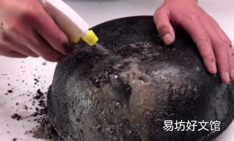 怎么样去除锅底污垢,怎样去掉锅底油垢 这四种方法最能去污渍