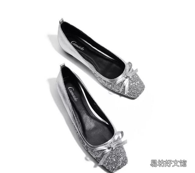 黑色裤子配什么颜色鞋子，银色鞋子可以配什么颜色