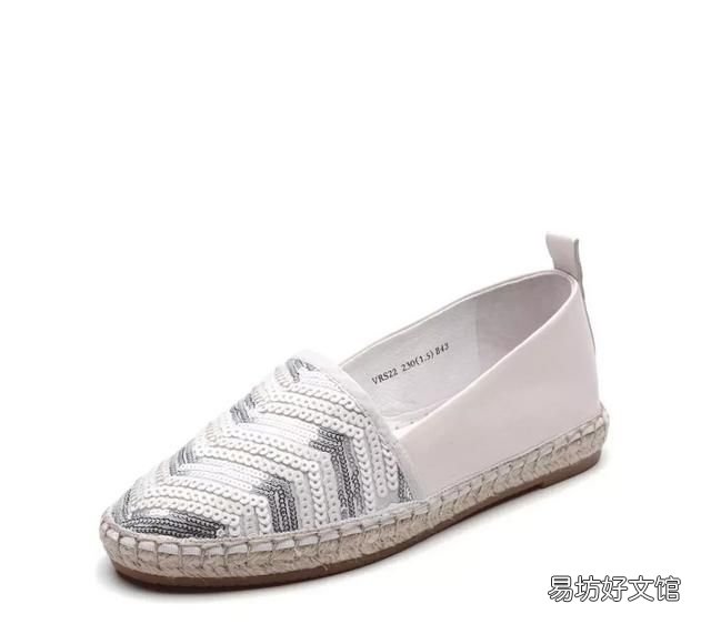 黑色裤子配什么颜色鞋子，银色鞋子可以配什么颜色