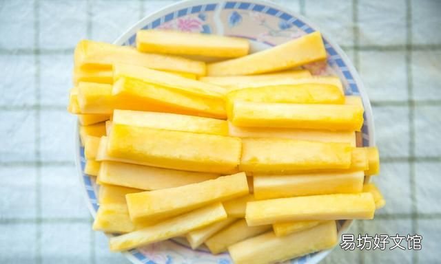 菠萝切开后中心颜色变深能吃吗
