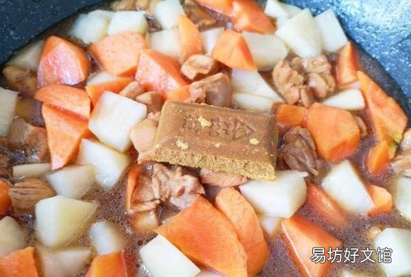 如何做咖喱鸡肉土豆饭，咖喱鸡肉土豆的做法步骤