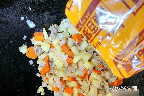 如何做咖喱鸡肉土豆饭，咖喱鸡肉土豆的做法步骤