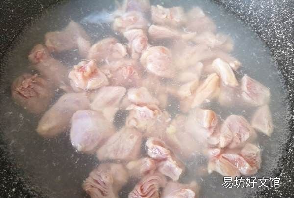 如何做咖喱鸡肉土豆饭，咖喱鸡肉土豆的做法步骤