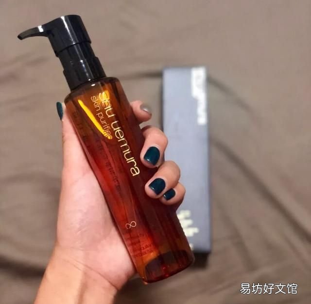卸妆水和卸妆油的区别,卸妆水和卸妆油哪个更好用一点
