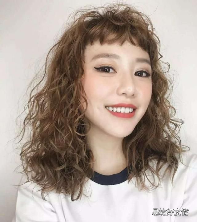 以前一直用冷烫烫头发,今年理发师推荐热烫,结果头发烫焦了,冷烫好还是热烫好