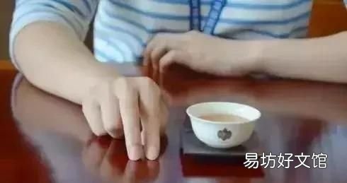 喝茶的扣手礼仪 正确的扣手礼仪