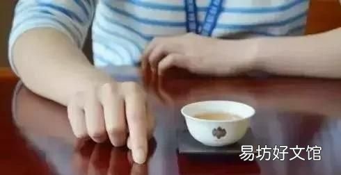 喝茶的扣手礼仪 正确的扣手礼仪