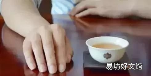 喝茶的扣手礼仪 正确的扣手礼仪