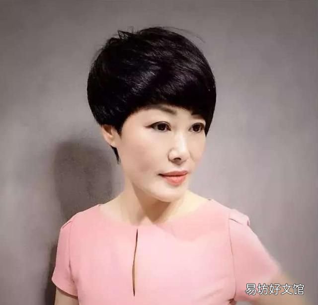四十岁女人洋气的发型,四十岁的女士应剪什么样的发型好看图片