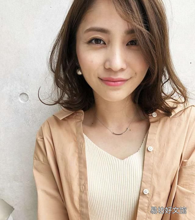 四十岁女人洋气的发型,四十岁的女士应剪什么样的发型好看图片