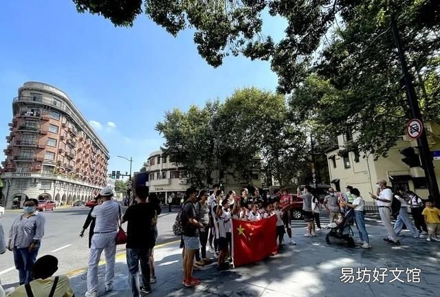 上海这家邮局厉害了！卖咖啡和冰激凌，推窗就是魔都最火“打卡点”武康大楼→