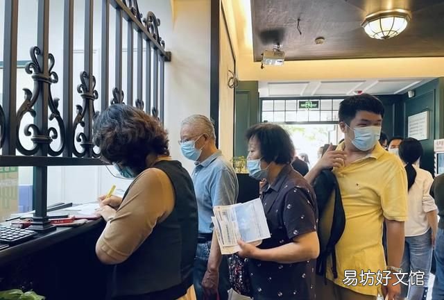 上海这家邮局厉害了！卖咖啡和冰激凌，推窗就是魔都最火“打卡点”武康大楼→