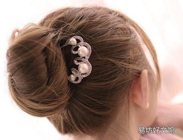 卷发如何盘发:短发盘发