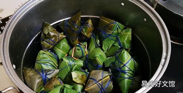 煮粽子要牢记“4个要点”，粽子又香又糯，还不夹生，方法真靠谱