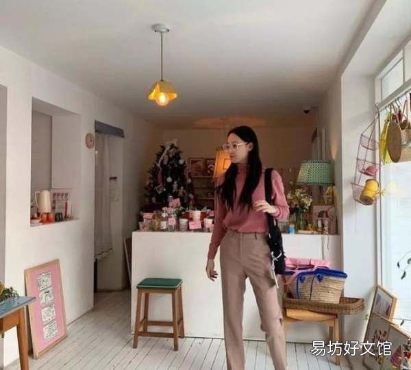 紫色雪地靴怎么搭配,紫色的靴子应该怎么搭配衣服