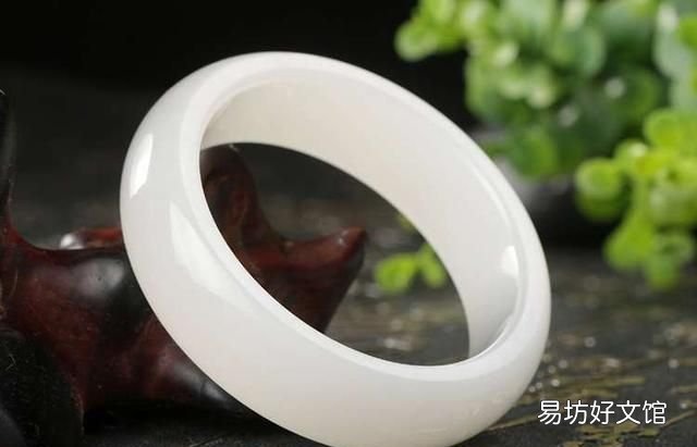 玉镯应该怎么保养