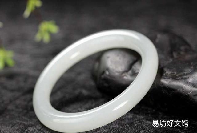 玉镯应该怎么保养