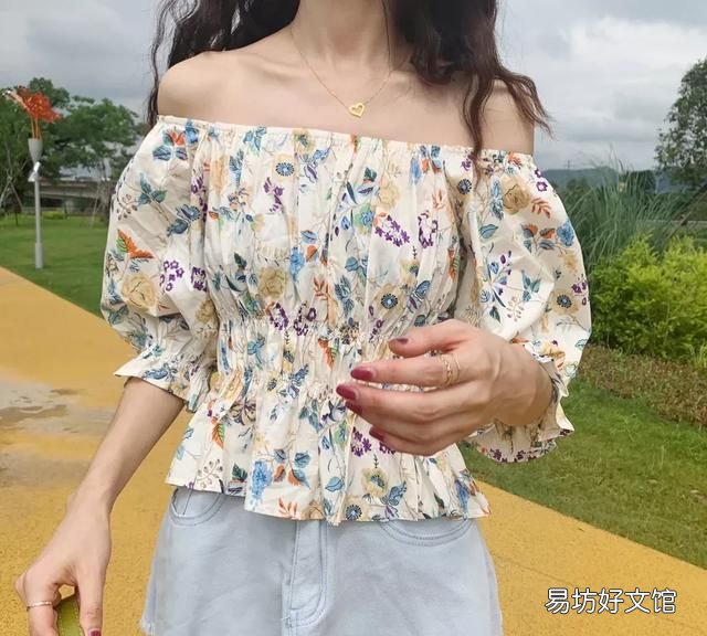 露肩衣服怎么防止往上滑:怎样让一字肩不往上跑?