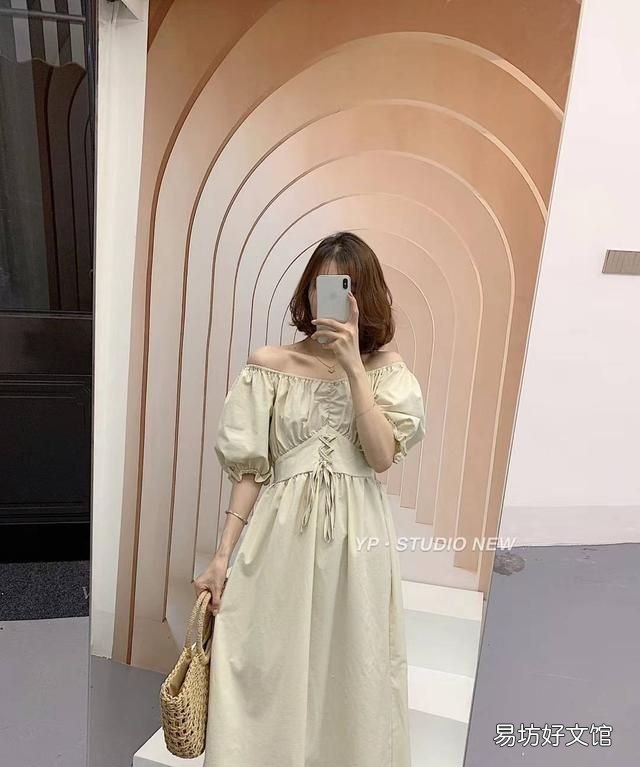 露肩衣服怎么防止往上滑:怎样让一字肩不往上跑?