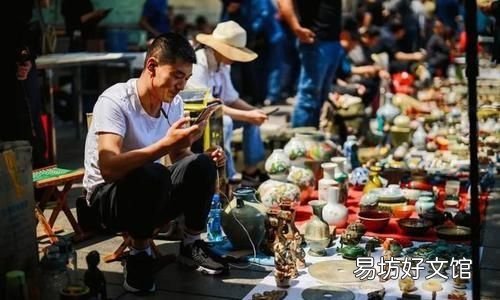地摊经济,地摊热潮,城管喊商贩来摆摊等刷爆网络,这样好吗