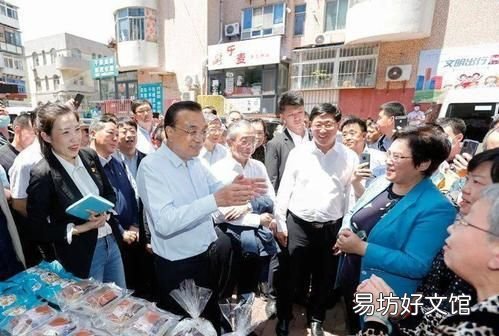 地摊经济,地摊热潮,城管喊商贩来摆摊等刷爆网络,这样好吗