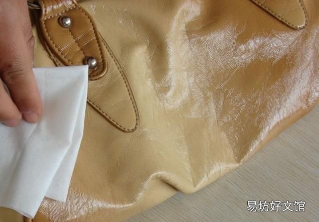 皮具受潮发霉的处理方法:怎么才能快速除掉皮革上的霉斑呢
