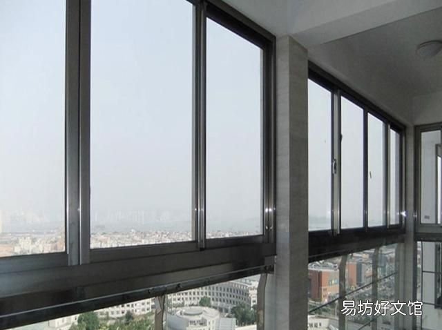路边住宅,窗户玻璃有两种,一种是中空玻璃,另一种是单层12mm厚玻璃,选哪种