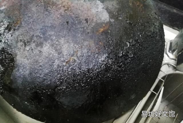 炒锅上的黑垢怎么清理,炒菜锅中黑垢太顽固怎么清洗