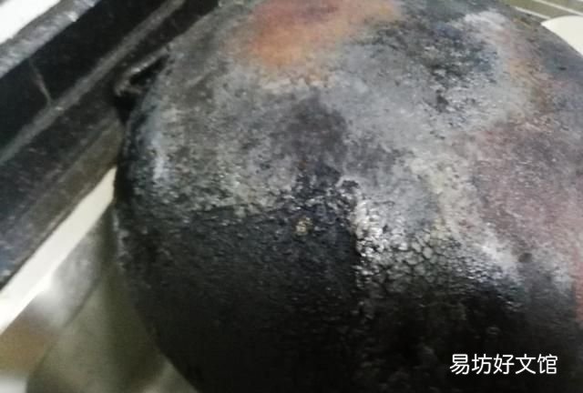 炒锅上的黑垢怎么清理,炒菜锅中黑垢太顽固怎么清洗