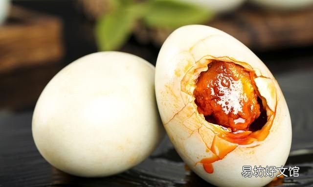 鸭蛋 腌鸡蛋出油最好的方法，鸡蛋腌制后为什么会出油？