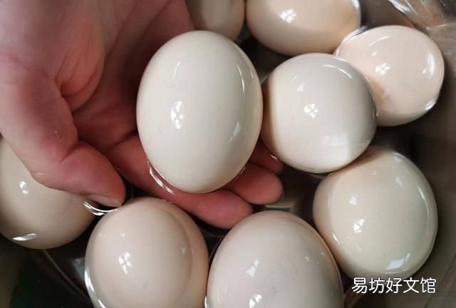 鸭蛋 腌鸡蛋出油最好的方法，鸡蛋腌制后为什么会出油？