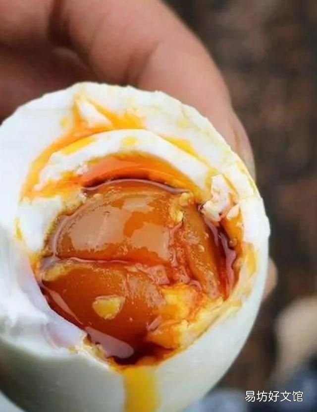 鸭蛋 腌鸡蛋出油最好的方法，鸡蛋腌制后为什么会出油？