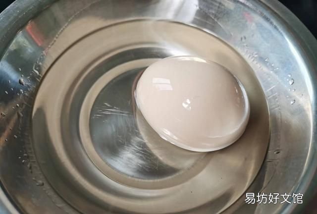 鸭蛋 腌鸡蛋出油最好的方法，鸡蛋腌制后为什么会出油？