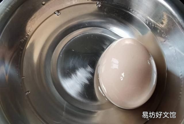 鸭蛋 腌鸡蛋出油最好的方法，鸡蛋腌制后为什么会出油？
