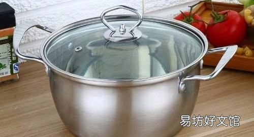 怎么熨衣服不出皱,在没有熨斗的情况下衬衫上的褶皱怎么去除