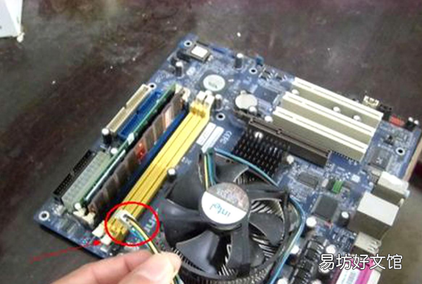 电脑主机风扇怎么拆,电脑主板上的风扇怎么拆下来
