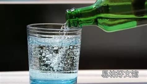 小苏打水是什么,喝小苏打水有什么作用